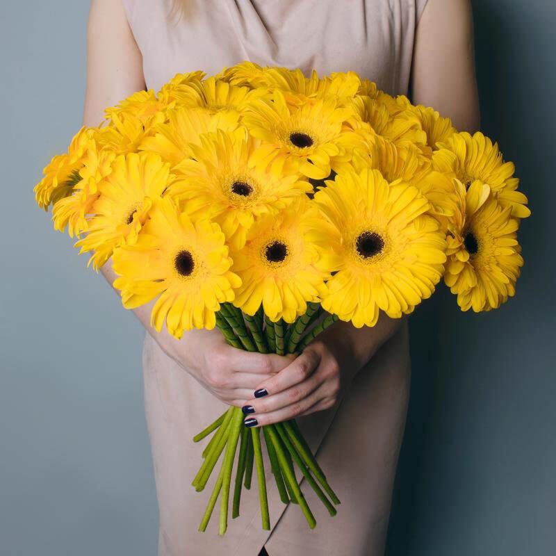 Sunny bouquet with cheerful gerberas
